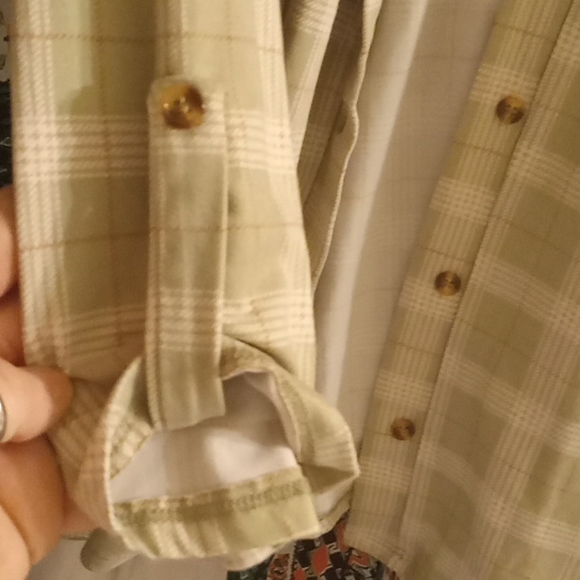 Women's green white and red button shirt (L) - Picture 2 of 2